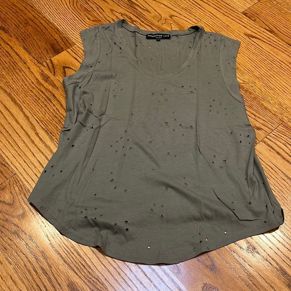 Generation Love Woman’s Distressed Grey Tank Size S